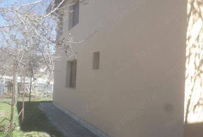 Casă cu 5 camere cu Teren 567 Mp în Târgu Neamț - 1