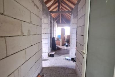 Casă cu 4 camere cu Teren 800 Mp în Stâlpeni - 18