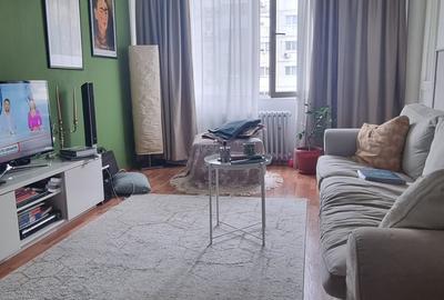 Apartament cu 3 camere decomandat în Drumul Taberei