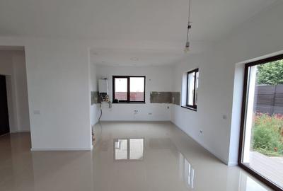 Casă individuală cu 4 camere cu Canalizare în Exterior Vest - 2