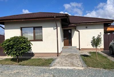 Casă cu 4 camere cu Teren 900 Mp în Balotești - 1