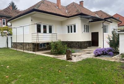 Casa individuala de inchiriat, 4 camere, zona centrala Sibiu, pretabila Birouri. - 1