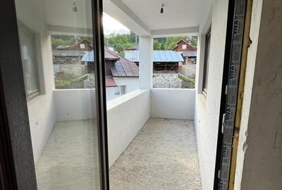 Casă cu 6 camere cu Teren 678 Mp în Central - 4