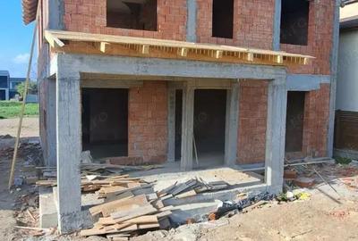 PROPRIETAR vand case individuale la rosu in Oradea! - 1