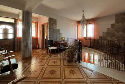 Spațiu comercial, de 730 mp, în Central - 14
