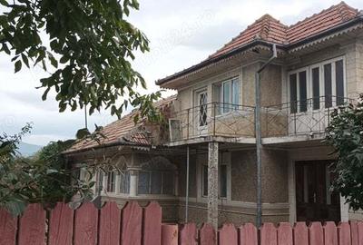 Vand casa ?i teren - 2