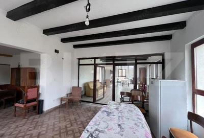 Casă cu 12 camere cu Teren 3730 Mp în Stremț - 1