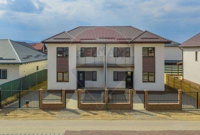 Casă cu 8 camere cu Teren 500 Mp în Tărlungeni - 1