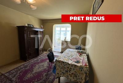 Apartament cu 3 camere semidecomandat în Periferie
