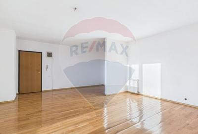 Apartament spatios 3 camere, locuinta sau birou