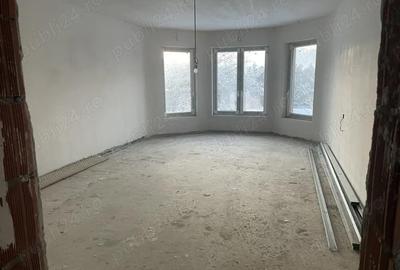 Casă cu 4 camere în Central - 1
