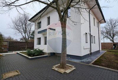 Casă cu 5 camere cu Teren 432 Mp în Balotești - 57