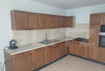 Casă cu 9 camere cu Teren 700 Mp în Turda