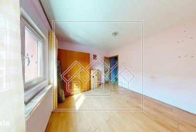 Apartament cu 2 camere decomandat în Ștrand - 2