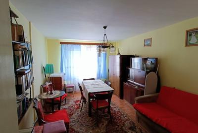Apartament cu 3 camere de vanzare - 1