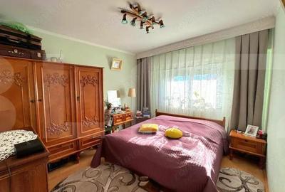 Apartament cu 6 camere decomandat în Central