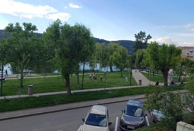 Inchiriez garsoniera Parcul Debarcader