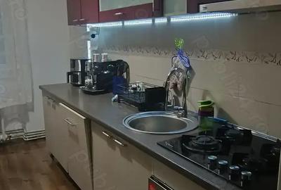 Vand apartament cu 3 camere - 1