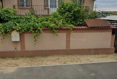 Casă cu 4 camere cu Teren 715 Mp în Central - 1