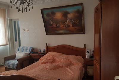 Casă cu 4 camere decomandat în Chercea - 8