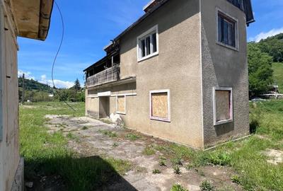 Casă cu 4 camere în Central - 2