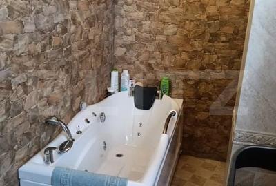 Casă cu 10 camere cu Teren 580 Mp în Central - 1