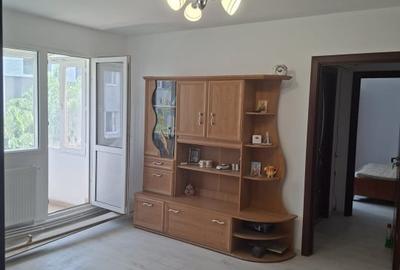 Apartament cu 2 camere semidecomandat, mobilat în Brazda lui Novac