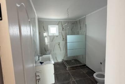 Casă cu 5 camere cu Teren 307 Mp în Malu Mare