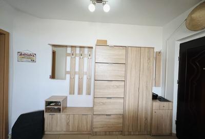 Apartament cu 3 camere semidecomandat, mobilat în Circumvalațiunii - 9