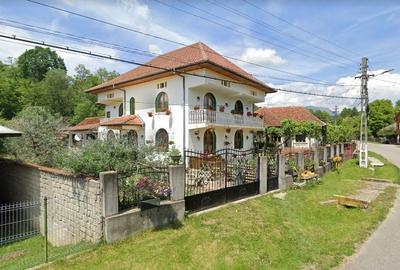 Casă individuală cu 5 camere cu Teren 1381 Mp în Costești - 2