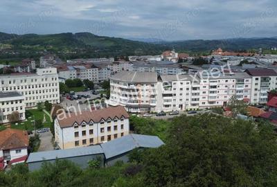 Teren de 3000 mp, în Central