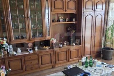 Apartament de vanzare, cu 4 camere, 4 balcoane, 75 mp, zona - 4