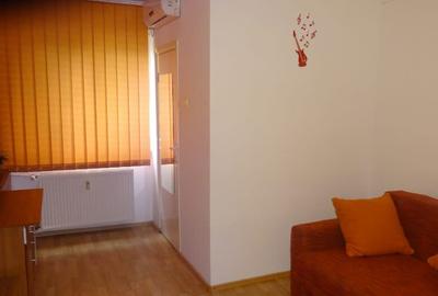 Vand garsoniera zona sud, et. 2 - 4