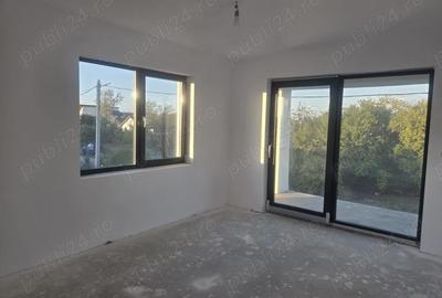 Casă cu 6 camere cu Teren 500 Mp în Spătaru - 8