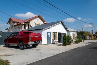 Vanzare vila si spatiu comercial, cu gradina si garaj-zona Corbii Mari - 1