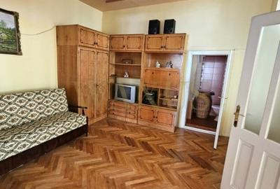 Casă individuală cu 4 camere cu Canalizare în Central - 4