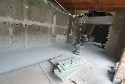 Casă cu 2 camere cu Teren 1000 Mp în Central - 12