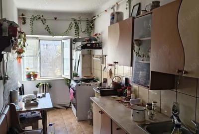 Vanzare apartament 3 camere , decomandat, Central Slobozia Vanzare apartament 3 camere , decomandat, Central Slobozia - 7