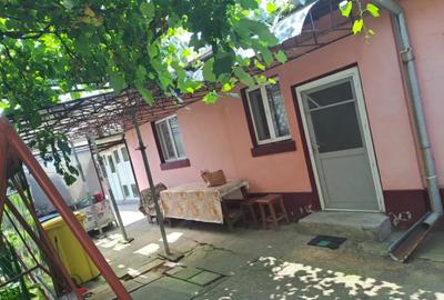 Casă cu 4 camere în Bariera Vâlcii - 2