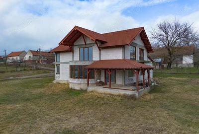 Casă cu Teren 1553 Mp în Silagiu - 13