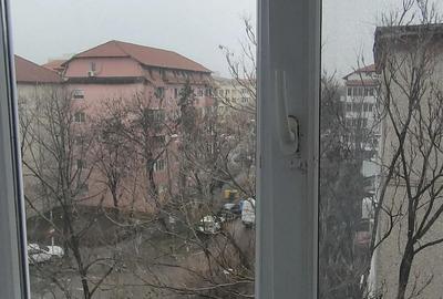 Apartament cu 3 camere semidecomandat în Dacia