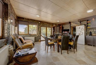 Refugiu exclusivist la lac – vilă cu piscină, grădină, priveliște - 10