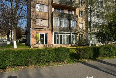 Spațiu comercial, de 38 mp, în Micro 4 - 6