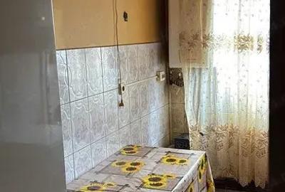 Se vinde 2 camere - 1