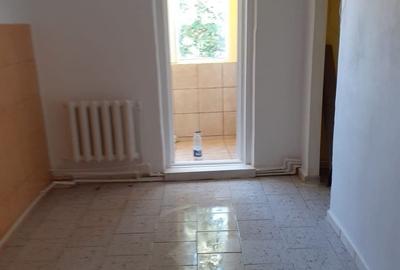 Apartament cu 3 camere decomandat în Central - 2