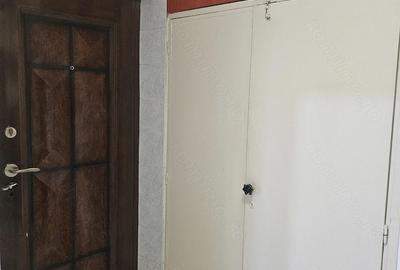 Apartament cu 3 camere decomandat în Berceni