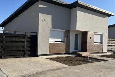 Casă cu 3 camere cu Teren 450 Mp în Balotești - 1