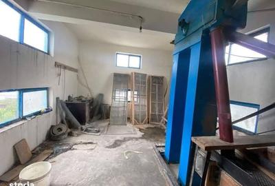 Spațiu comercial, de 120 mp, în Central - 4