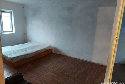 Apartament cu 2 camere decomandat în Rovinari - 2