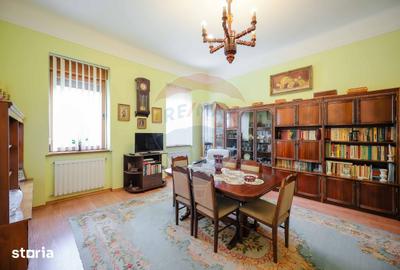 Casă cu 7 camere cu Teren 153 Mp în Central - 2